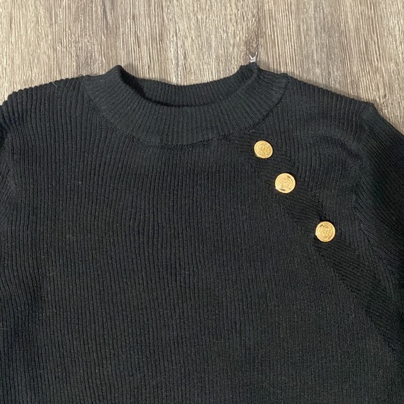 Shein faux fur cuff long sleeve knit top with gold buttons, medium - Picture 9 of 11